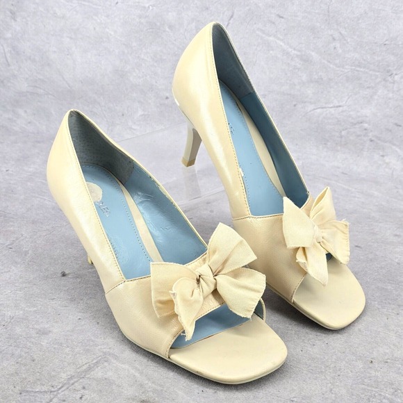 Aerosoles Woman's Heel Shoe Size 7 M Ivory‎ Cream 3" Heels Fabric Bow - Picture 1 of 12